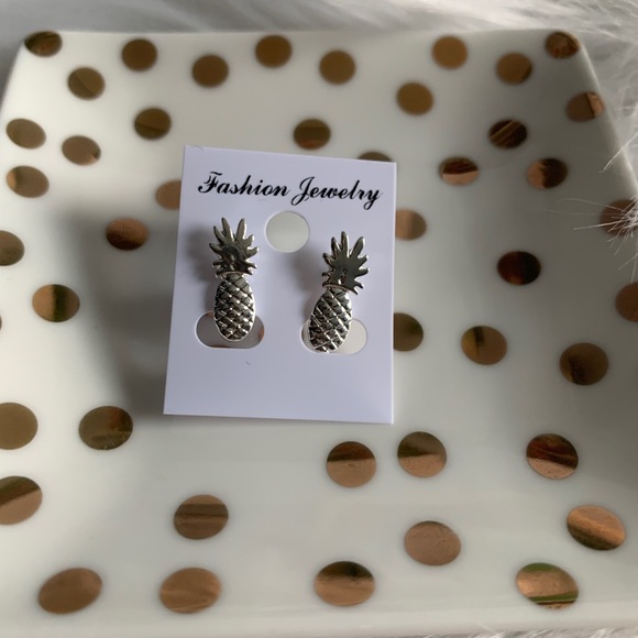 Boutique Jewelry - NEW Small stud pineapple earrings